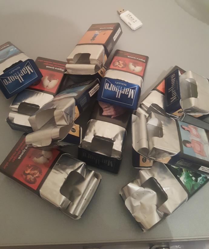 Ya sigara kalmamış krize girdim ders çalışamıyorum saat kaçta açılır dükkanlar :/ ?