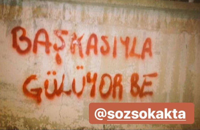 Sevdiğiniz kişiyi başka birinin yanında görseniz ne yapardınız?