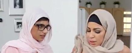 Tesettürlü kızların birbirine destek olması çok hoş değil mi?