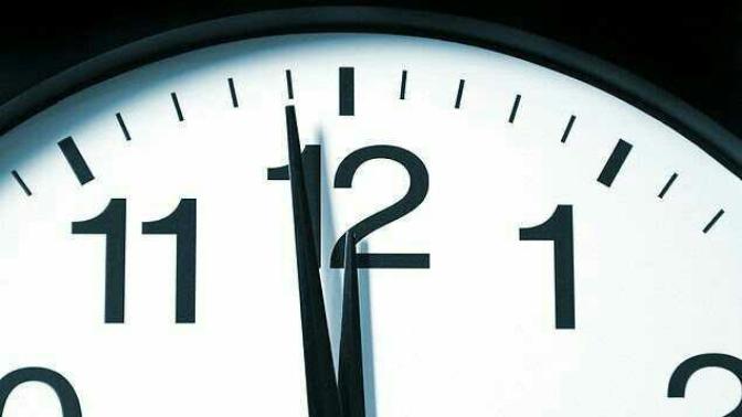 Bir yıl 365 gün 6 saat sürüyor ise neden her yıl yılbaşını gece 12'de kutluyoruz?