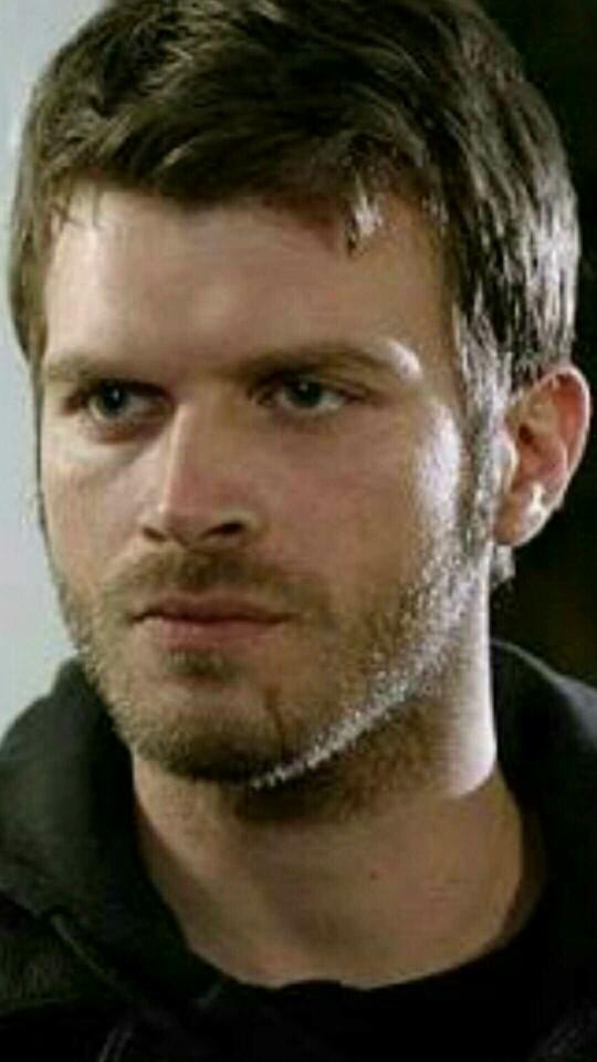 Kuzey Güney dizisinde Kıvanç Tatlıtuğ'un çenesindeki yara karizmamı?