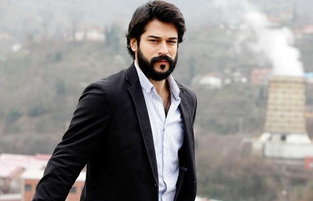 Arkadaşlar Sizce Burak Özçivit'mi Yoksa Kıvanç Tatlıtuğ mu Daha Yakışıklı Ve İyi Bir Oyuncu ?