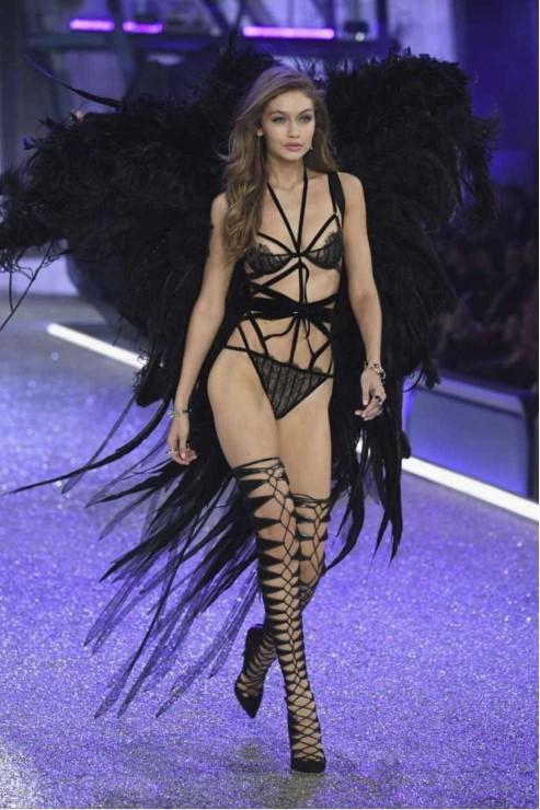 En sexy Victorias Secret meleğini seçiyoruz??