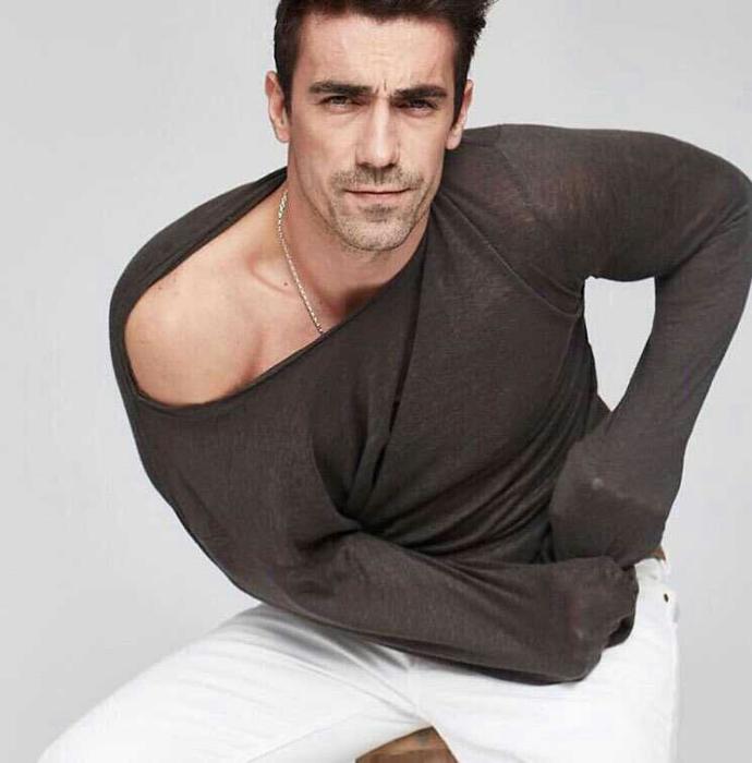 İbrahim   Çelikkol   'un   bu    pozunu   beğendiniz  mi  ??