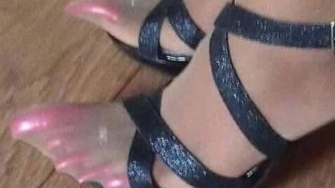 Beyler ten corap ve öjeli tirnak severmisiniz?