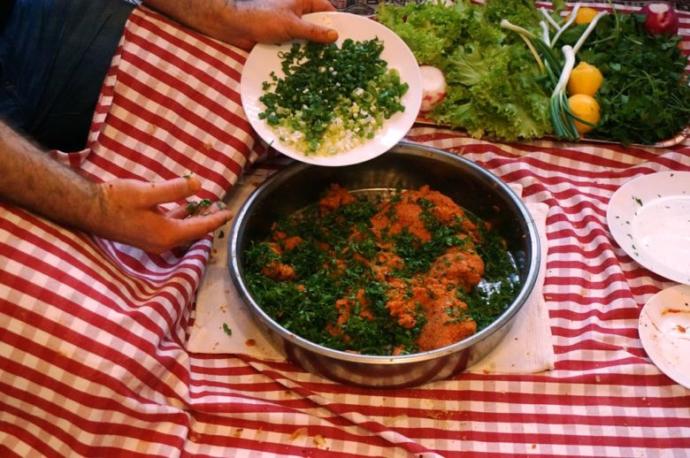 Çiğköfte cıvık cıvık oldu ne yapmalıyım?
