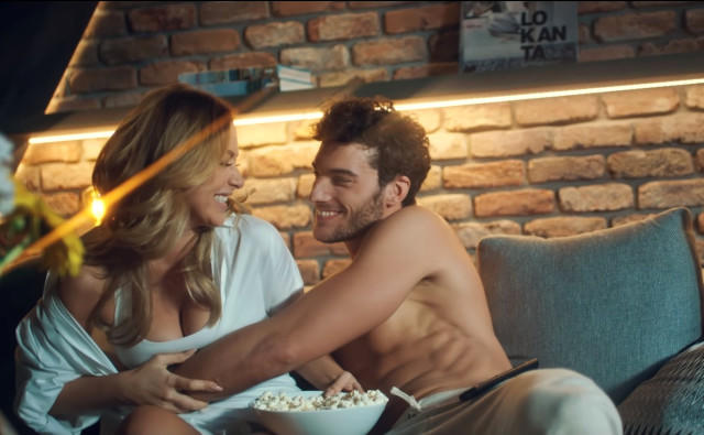 "Sıfır Tolerans" klibine RTÜK tarafından konulan erotik damgası, sizce Hadise bu karara verdiği tepkide haklı mı?