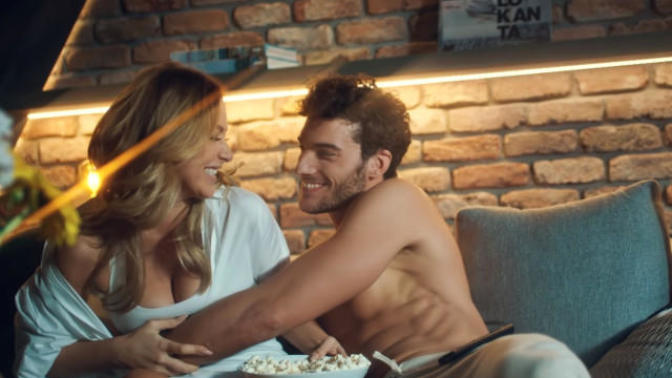 "Sıfır Tolerans" klibine RTÜK tarafından konulan erotik damgası, sizce Hadise bu karara verdiği tepkide haklı mı?