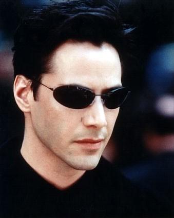 Keanu Reeves'in Sakalsız Hali mi Sakallı Hali mi Daha İyi Sizce?
