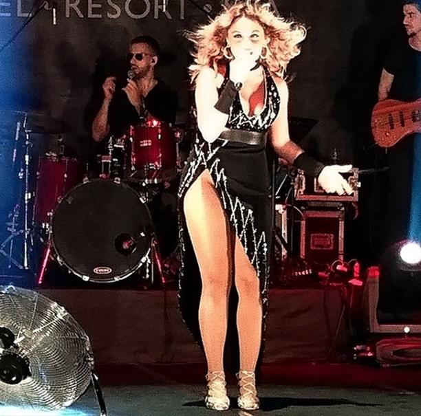 Sizce Hadise Seksi Mi?