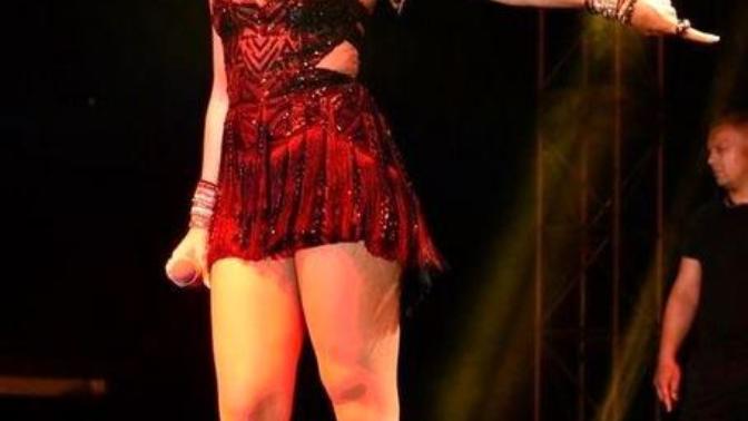 Sizce Hadise Seksi Mi?
