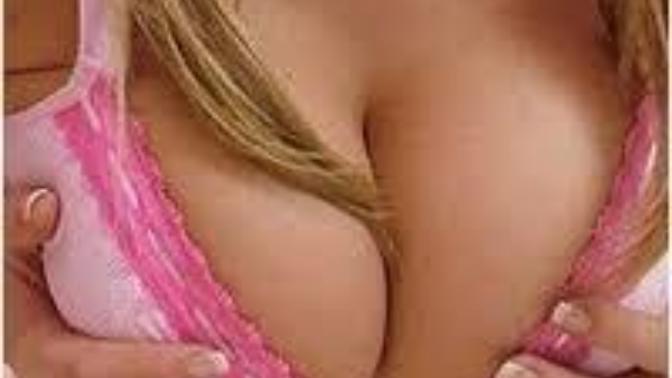 Büyük memeli kızlar mı seksi yoksa küçük memeli kızlar mı?