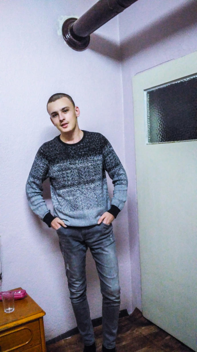 Arkadaslar lutfen bakin 1.77 boy bir erkek icin kisami sevgilimin annesi beni kizinin yanina yakistirmiyo canim skldi oyle ?