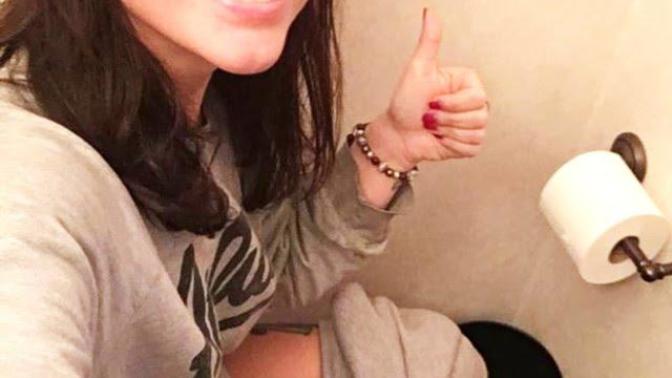 Yeni Instagram Modası Şaşırtıyor: Tuvalette Selfie Çeken Kadınlar hakkında ne düşünüyorsunuz ?