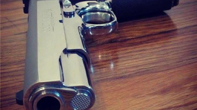ERKEKLER EVDE SİLAH OLMASI EVDEKİLERİN GÜVENDE OLDUĞU ANLAMINA MI GELİYOR SİZİN İÇİN?