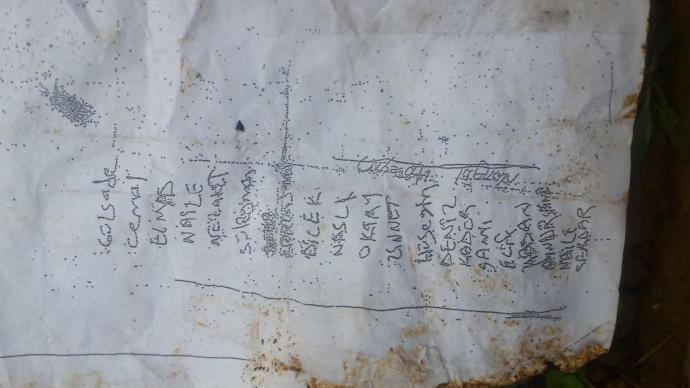 Arkadaslar mezardan 3 tane buyu cikti bakarmisiniz lutfen arapca bilenler ne yaziyo burda lutfen yardimci olun?