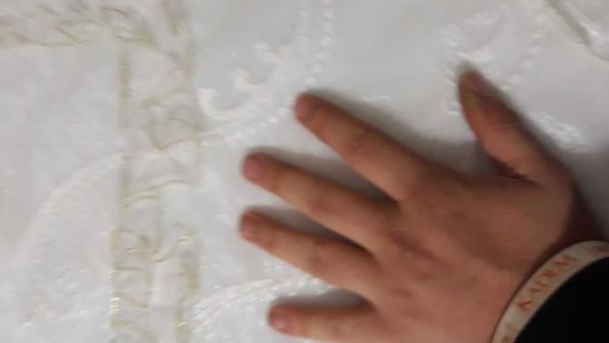 Kızlar ellerim kız elinden bile küçük acaba benim ellerim mi küçük onların ellerimi büyük?