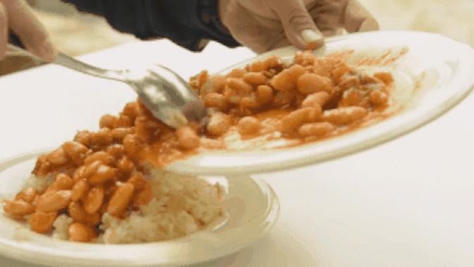 Kuru fasulyenin yanına şehriyeli mi yoksa sade pilav mı gider?