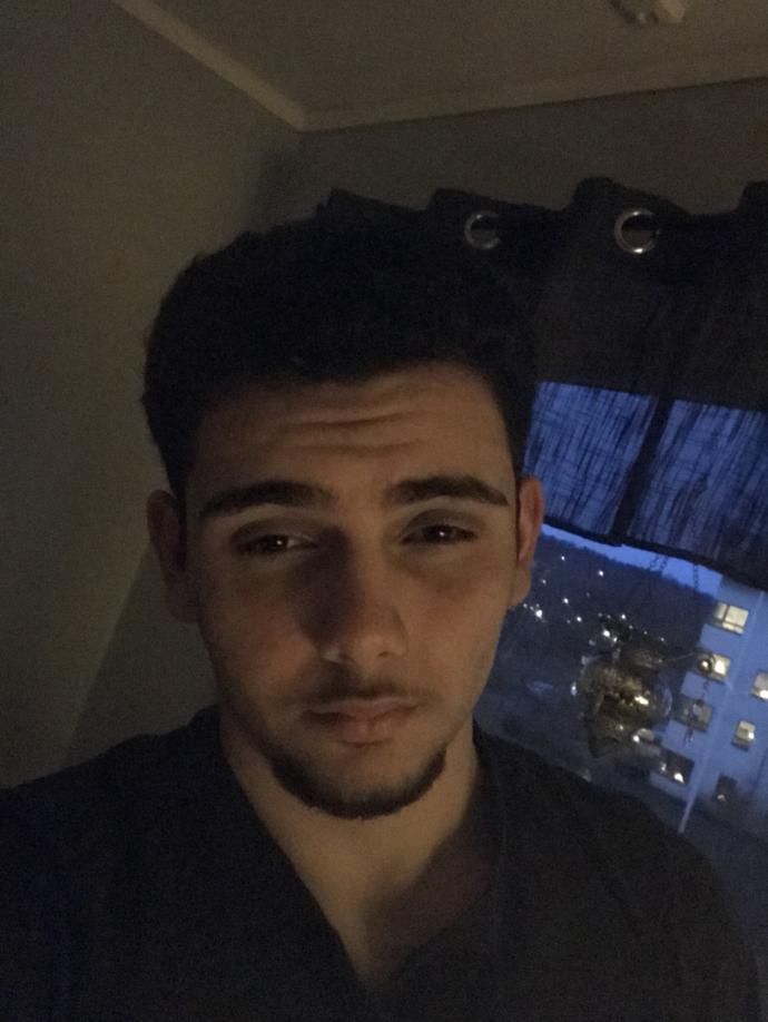 Sarışın bir erkek dışında hiçbir erkege aşık olamicakmism gibi geliyor. Neden acaba?