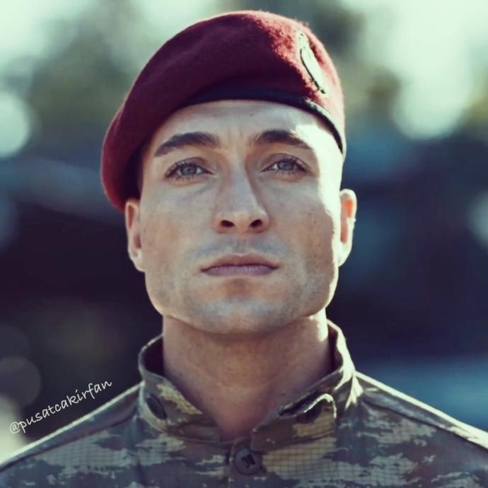 Şu adam gibi çenem olsun istiyorum Türkiye'de böyle çene genişletme ameliyatı var mı?