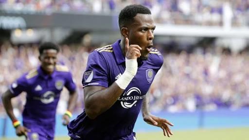 Beşiktaş'ın transfer gündemindeki Cyle Larin, İstanbul'a geldi. Sizce Beşiktaş'ın forvetini güçlendirir mi?