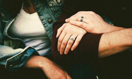 İlişkide bağlılığın ölçüsü nedir?