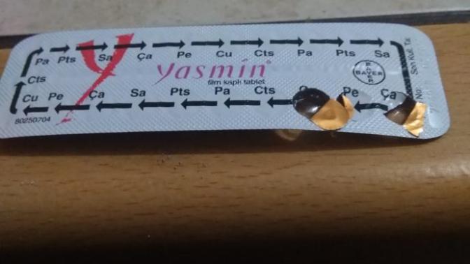 Kızlar, Yasmin doğum kontrol hapı?