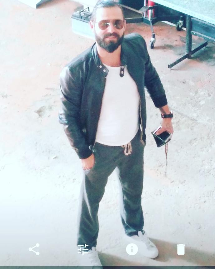 Sakal bir erkeğin yüzünün güzelliğini ortaya mı çıkarır, yoksa olan güzelliğini mi kapatır?