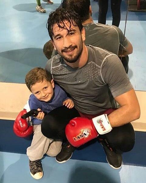 Kızlar, Sizce Survivor Adem Kılıççı Yakışıklı mı?