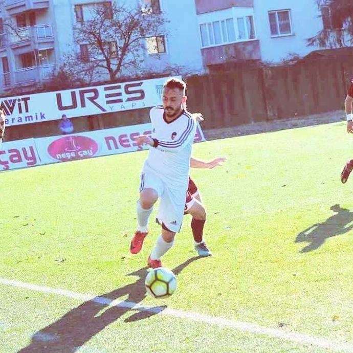 Bir futbolcuyla evlenme şansım hiç mi yok?
