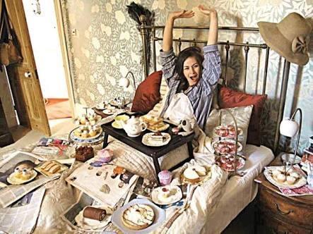 Erkeklerin uyuyan eşine kahvaltı getirmesi romantik olarak görüyo musunuz?