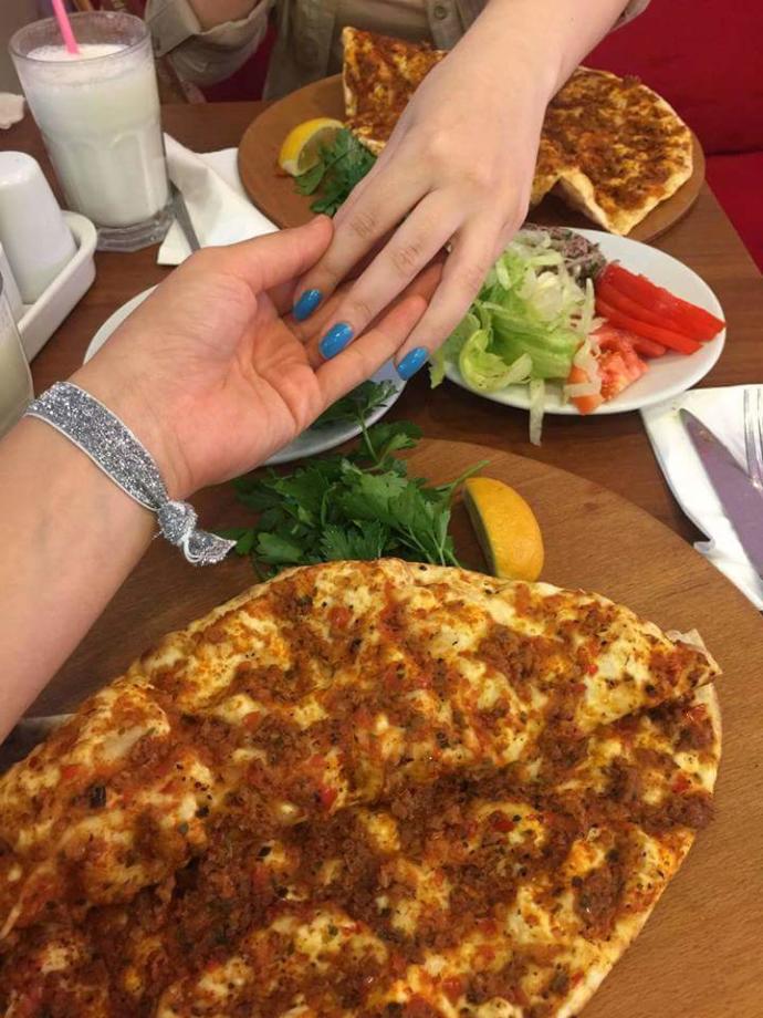 Eşiniz gecenin bir yarısı canım lahmacun çekti beni lahmacun yemeye götür derse götürür müsünüz?
