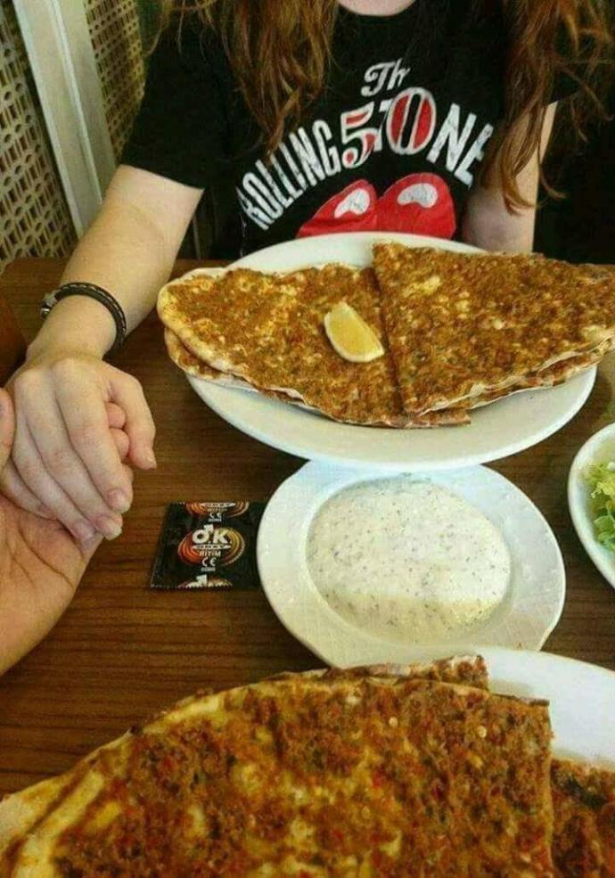 Eşiniz, gecenin bir yarısı "canım lahmacun çekti beni lahmacun yemeye götür" dese götürür müsünüz?