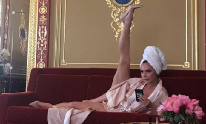 18'lik fiziğiyle sosyal medyayı yakıp geçen Victoria Beckham'ın 43 yaşında bu kadar elastik olabilmesine ne diyorsunuz?