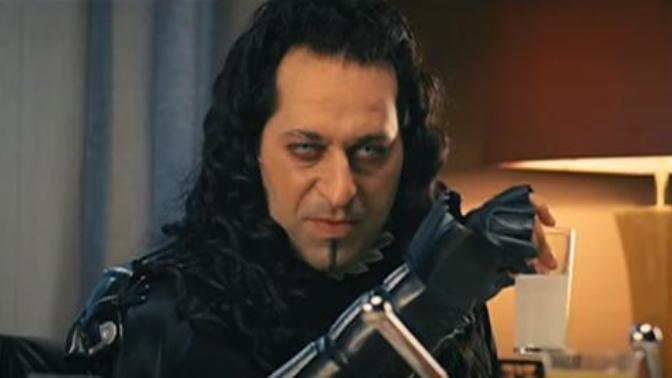 Cem Yılmaz'ın birden fazla karakter canlandırdığı filmlerden favori yan karakteriniz hangisi?