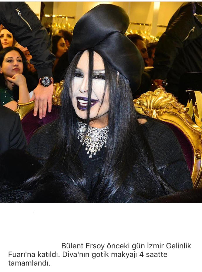 Bülent Ersoy’un bu makyajı 4 saat sürmüş, gotik makyajıymış,sizce nasıl görünüyor?