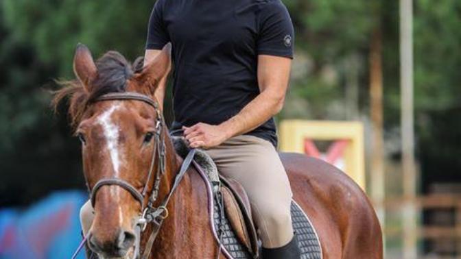 Model/aktör Emre Kıvılcım bu fotoğraflardan hangisinde daha karizmatik çıkmış?