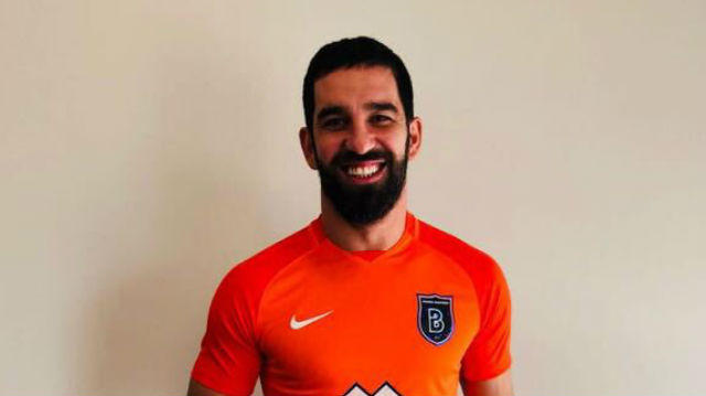 Başakşehir ara transfer döneminde Arda Turan'ı resmen 2.5 yıllığına kiralık olarak renklerine bağladı. ?