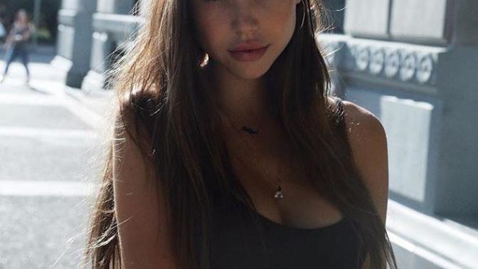 Alexis Ren çok güzel değilmi?