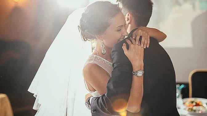 Gelin ve damat dans ederken ne konuşur?