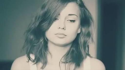 Aşağıdaki fotodaki kıza çok benziyorum... Şimdi... hoşlandığım çocuğun bana aşık olma ihtimali ne?