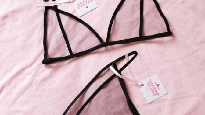 Göğüs ucu kapali transparan bikini hoş olur mu?