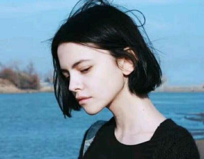 Kısa saç modern kadın olmanın simgesi midir??