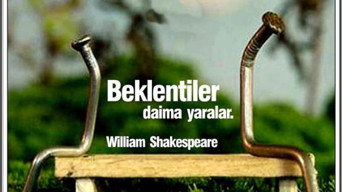 Beklentiler insanı sadece üzüyorsa neden insanlar beklentiler içine girer, oldukları gibi kendi yolunda yaşamak çok mu zor?