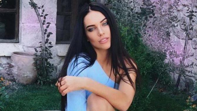 Sizce de Dasha Kina çok güzel kadın değil mi?