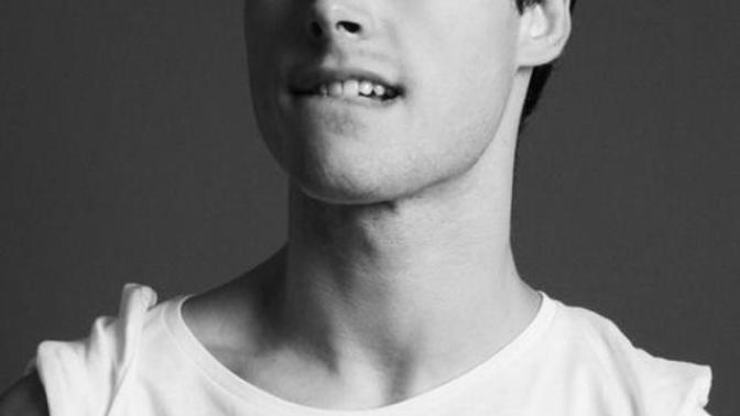 Latin model Lucas Aurelien Mirambaud çok yakışıklı değil mi?