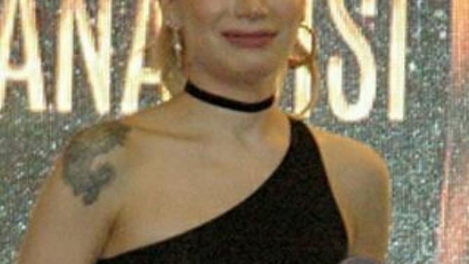 En iyi Kadın Pop sanatçısı ödülü İrem Derici ye verildi.. Sizce bu karar doğru mu.. Karar doğru değilse Sizce kim olmalıydı?