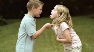 Benim neden bir abim yok?  Abisi olan kızları acaip kıskanıyorum. Abisi olan kızlar çok şanslı değiller mi? 
