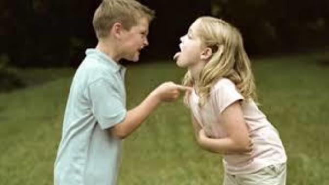 Benim neden bir abim yok? Abisi olan kızları acaip kıskanıyorum. Abisi olan kızlar çok şanslı değiller mi?