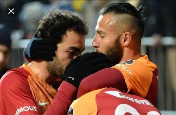 Sizce son dönem moda olan bu sac modeli sizce nasil bazi unlu isimlerde bunlardan??